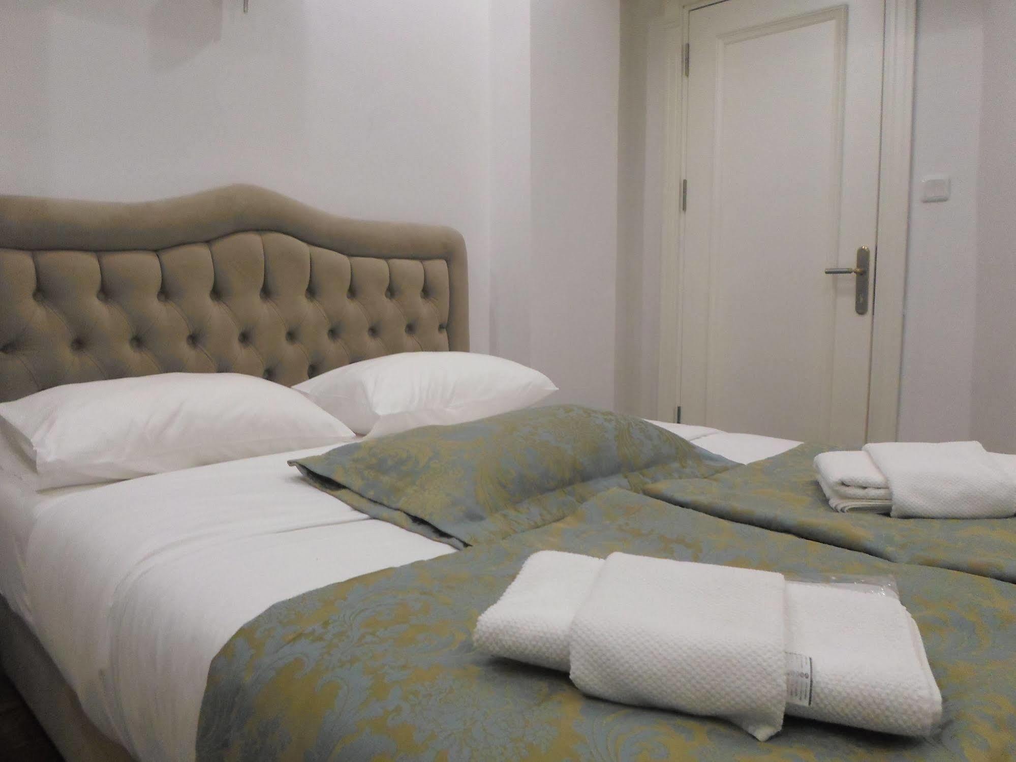 La Petite Maison Hotel Istanbul Exterior photo