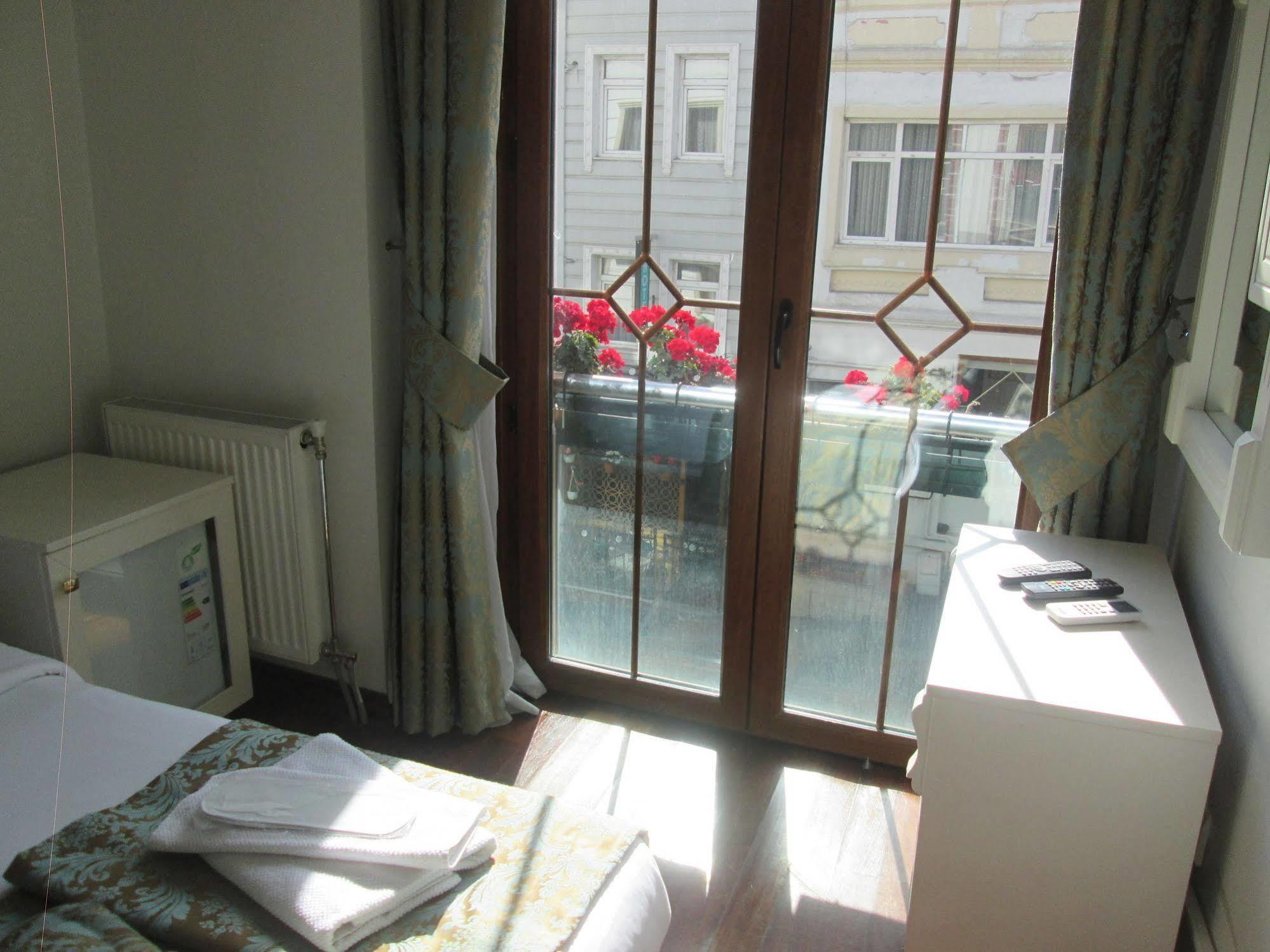 La Petite Maison Hotel Istanbul Exterior photo